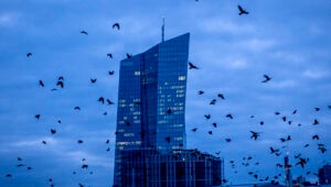 Analytici: Naďalej je pravdepodobné, že ECB zvýši sadzby, možno už v júni