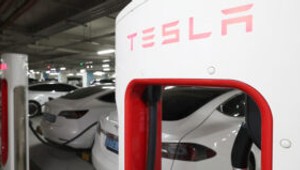 Odbyt Tesly v EÚ sa prepadol, predaj čínskych áut BYD prudko stúpol