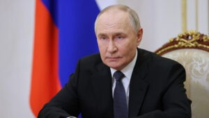 FT: Predstavitelia EÚ sa pripravujú na prípadné rokovania s Putinom