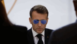 Európski lídri reagujú na Trumpove hrozby clami, Macron navrhuje obchodnú odvetu