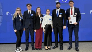 Slovenskí študenti si v Bruseli vyskúšali úlohu ministrov aj premiérov