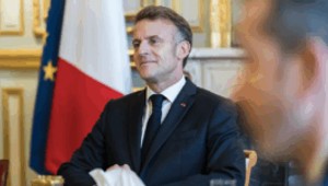 MACRON: Obranná klauzula EÚ je silnejšia než mechanizmus NATO