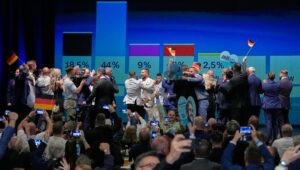 AP: Víťazstvo AfD svedčí o vzostupe krajnej pravice v Európe, nie však súvislom
