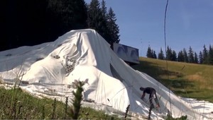 Lyžiarska sezóna odštartuje skôr. V Jasnej si sneh odložili