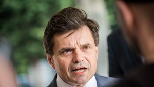 Minister školstva nechce, aby slovenskí branci chodili do škôl. Upozorní riaditeľov