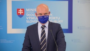 Nové pravidlá pre fungovanie škôl. Otvorené budú len pre deti ľudí, ktorí musia ísť fyzicky do práce