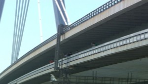 Skočil z mosta, lebo skúšal Boha!