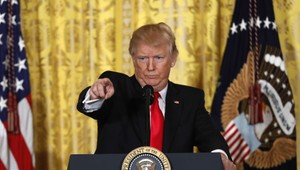 Podľa Trumpa je za masovými demonštráciami Obama