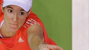 Obhajkyňa Heninová do finále proti Šarapovovej