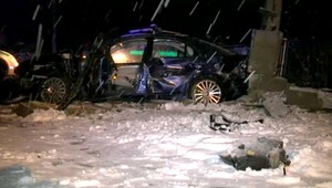 Opitý mladík narazil do domu, s vážnymi zraneniami skončil v nemocnici