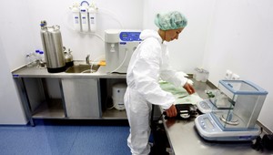 Zaplatil viac ako 116 000 eur, aby zmrazili jeho rodinu. Verí, že budú žiť v ďalekej budúcnosti