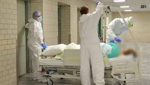 Vianoce na covidovom oddelení: Pre pacientov je najväčším darom to, že sa im podarí nadýchnuť