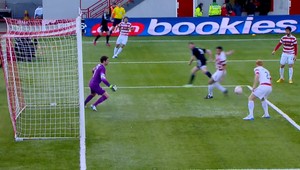 Famóznym zákrokom zabránil vlastnému gólu. Jeho radosť trvala sekundu...