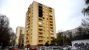 Zhorený byt v Prešove vypratávajú, majitelia si boli pre svoje veci