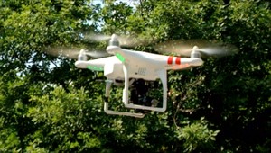 Ľudia v Bánovciach majú strach. Obávajú sa, že ich sleduje dron