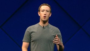 Zuckerberg sa ospravedlnil za škandál s dátami. Pred poslancov je pripravený predstúpiť aj on