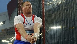 Charfreitag chce z kladiva vytrieskať kov