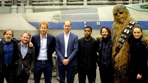 Britskí princovia navštívili nakrúcanie ôsmych Star Wars