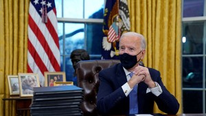 Biden podpísal dokument, ktorým značne ohrozil dievčenský šport