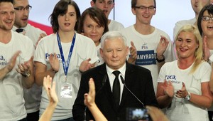 Po páde komunizmu zostavia Poliaci jednofarebnú vládu