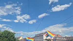 Top 5 udalostí dňa: V uliciach Bratislavy sa stretli dva pochody. Jeden za práva LGBTI+, druhý za tradičnú rodinu