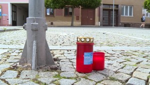 Konflikt s partnerkou vyústil do vraždy. Priateľ ju dobodal na zastávke