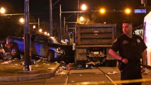 Opitý vodič vrazil do ľudí na karnevale, hlásia najmenej 28 zranených