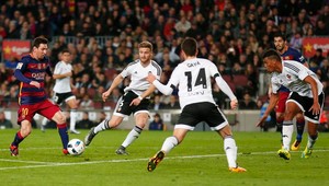 Demontáž Valencie v Barcelone. Hetriky Suáreza a Messiho