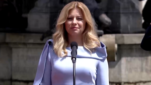 Zuzana Čaputová už kandidovať nebude. Čo sme spravili, keď na ňu extrémisti pokrikovali urážky? pýta sa Kiska