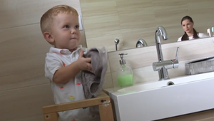 Adamko trpí zriedkavou chorobou - nerastie, ako by mal. Pomôcť by mu mohol liek, ktorý poisťovne nepreplácajú