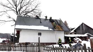 Šťastie v nešťastí. Požiar zničil strechu, no vnútro ostalo nepoškodené