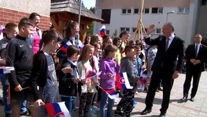 Kiska sa stretol s ľuďmi, ktorí bojovali v 2. svetovej vojne. Spomienkový veniec mu nechýbal