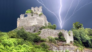 Letná búrka? Takto ju prežijete v zdraví