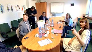 Parlament o nútených adopciách. Deti sa musia vrátiť späť domov