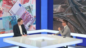 Analytik narovinu: Výška platov našich poslancov je škandalózna, ich práca je mizerná