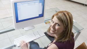 POROVNANIE. Najviac zarobia informatici, najmenej kuchári