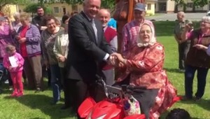 Starenka privítala prezidenta Andreja Kisku naozaj netradične