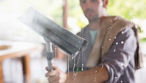 Dva týždne po svadbe podala žiadosť o rozvod. Manžel vraj stále upratuje