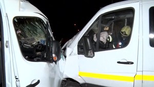 Na Kysuciach sa čelne zrazili dvaja Poliaci. Zranilo sa sedem ľudí