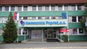 Po divokej jazde mestom zadržaný muž zomrel. Postup policajtov preveruje inšpekcia