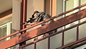 Muž, ktorý mieril na ľudí airsoftkou z balkóna skutok ľutuje: Nikoho som nechcel ohroziť