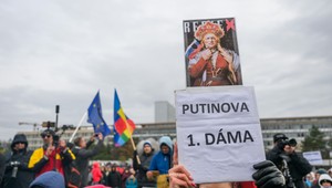 V Bratislave sa stretli stovky ľudí proti návšteve premiéra v Moskve