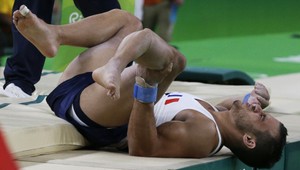 Iba pre silné žalúdky! Francúzsky gymnasta Said sa zranil v preskoku