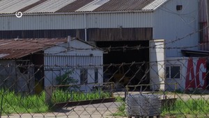 Muža zavalila v práci oceľová konštrukcia. Zásah záchranárov bol márny