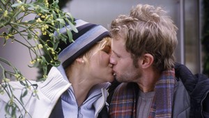 Magické vianočné byliny: Prečo sa bozkávame pod imelom a ktorá zeleň nás ochráni?