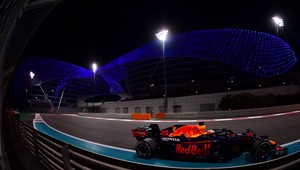 F1 skončila: Posledné preteky sezóny korisťou Verstappena