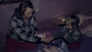 Onkopacientka žije s deťmi v dome bez vody a bez elektriny: Na mesiac majú 170 eur!