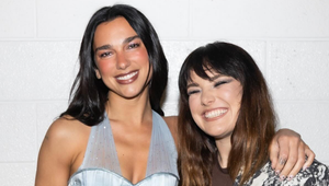 TOTO je dôvod, prečo si Dua Lipa vybrala pieseň Ewy Farny! A zaspievala ju dokonalo!