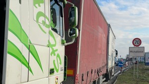 Kamióny opäť blokujú pohraničie s Ukrajinou. Hrozí blokáda hranice