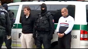 VIDEO: V centre Piešťan zasahovali kukláči